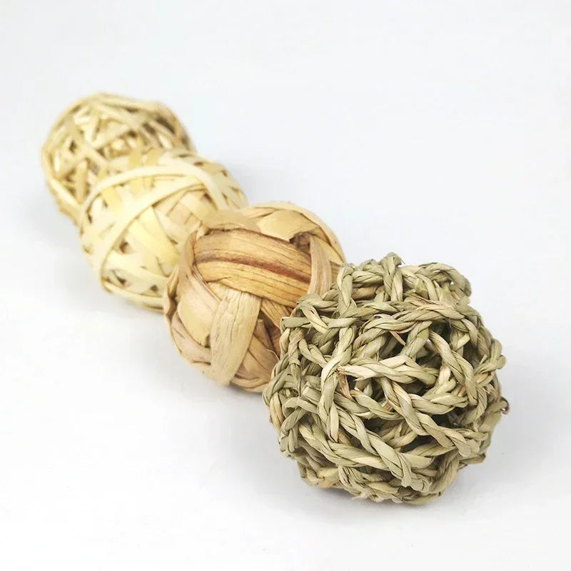 Interactive chew balls for small animals, featuring 10 styles of grass toys for guinea pigs, rabbits, and hamsters.