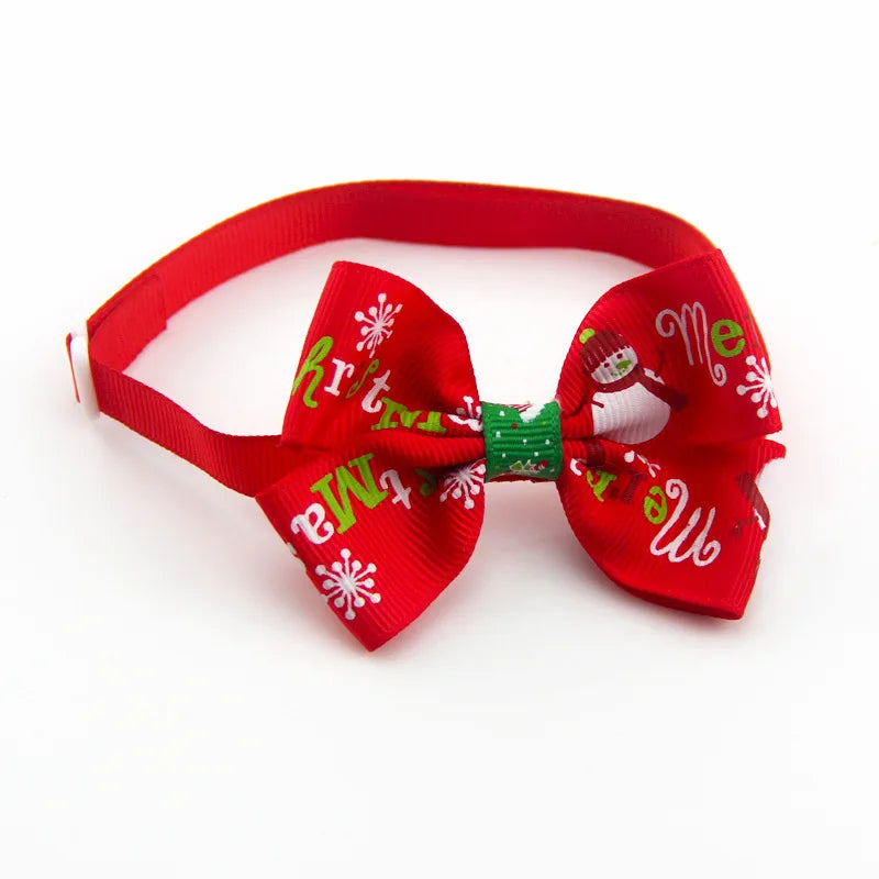 Adjustable Christmas bow tie collar for dogs and cats, featuring festive red and green design by Petivo.
