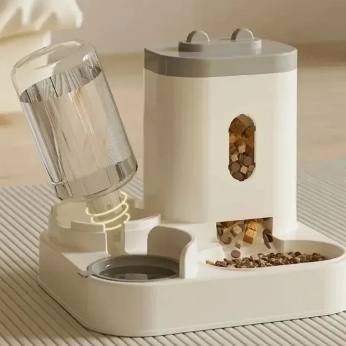EverFresh™ Gravity-Flow Diner by Petivo, featuring a self-refilling water dispenser and integrated feeding basin.