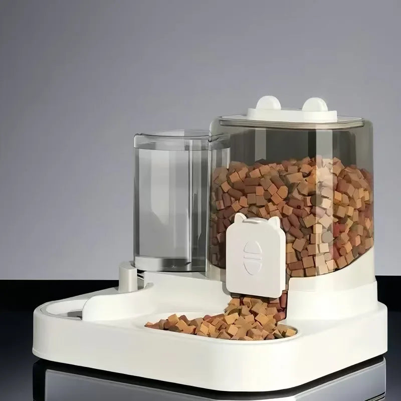 Automatic circulating waterer and tilted food bowl for cats and dogs, featuring a whisper-quiet refreshing system.