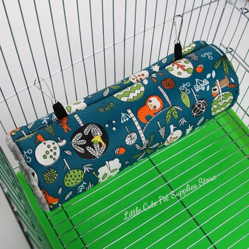 Arctic-Guard small pet bed in heat-retaining velvet, cozy nesting pod for cats and small dogs.