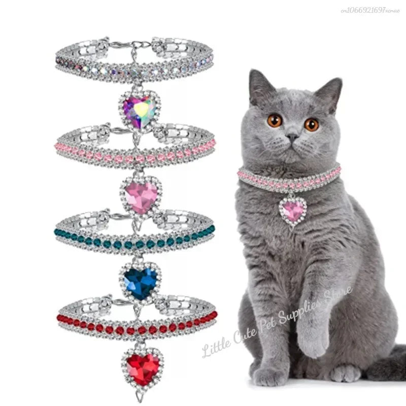 Rhinestone diamante necklace Petivo collar for cats and small dogs, showcasing sparkling crystals on a stylish design.