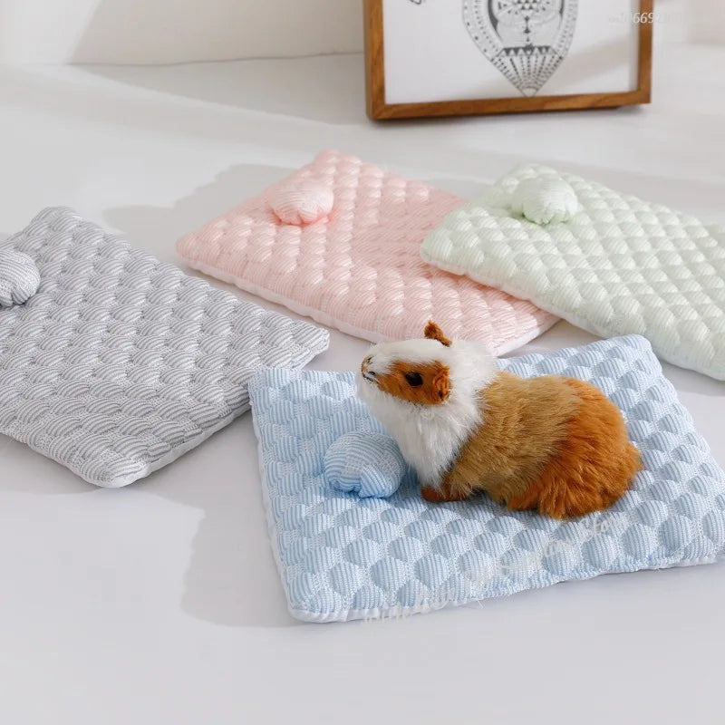 Ultra-warm velvet snuggle hut for hamsters and small birds, featuring cozy design and plush interior for comfort.