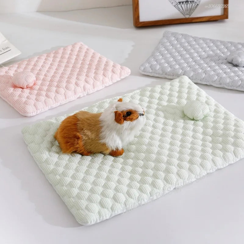 Cozy velvet snuggle hut for hamsters and small birds, featuring a soft interior and winter-friendly design.