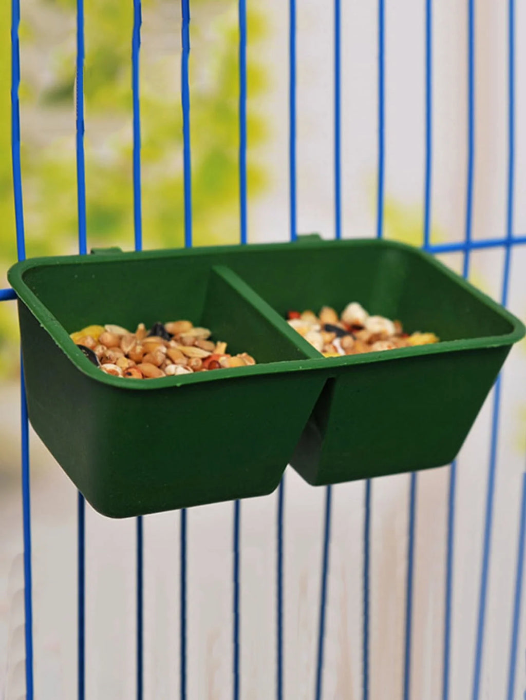 DuoFeed™ 2-in-1 hanging bird feeder and water dispenser for all bird cages with double compartment design.