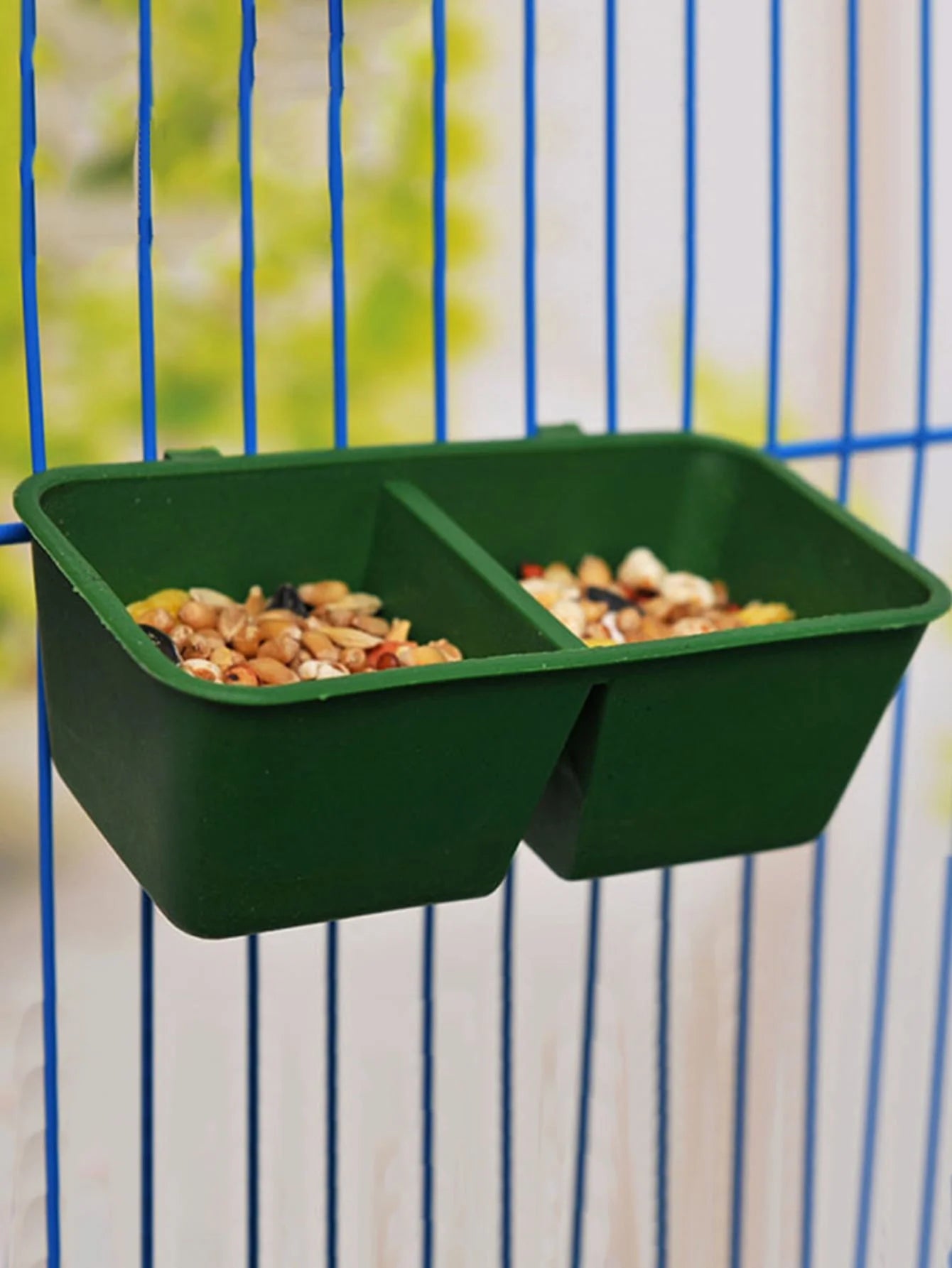 DuoFeed™ 2-in-1 hanging bird feeder and water dispenser for all bird cages with double compartment design.