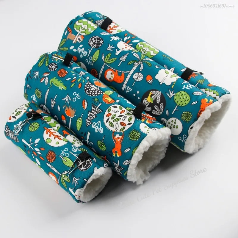 Cozy Arctic-Guard small pet bed in soft velvet, designed as a heat-retaining nesting pod for small pets.