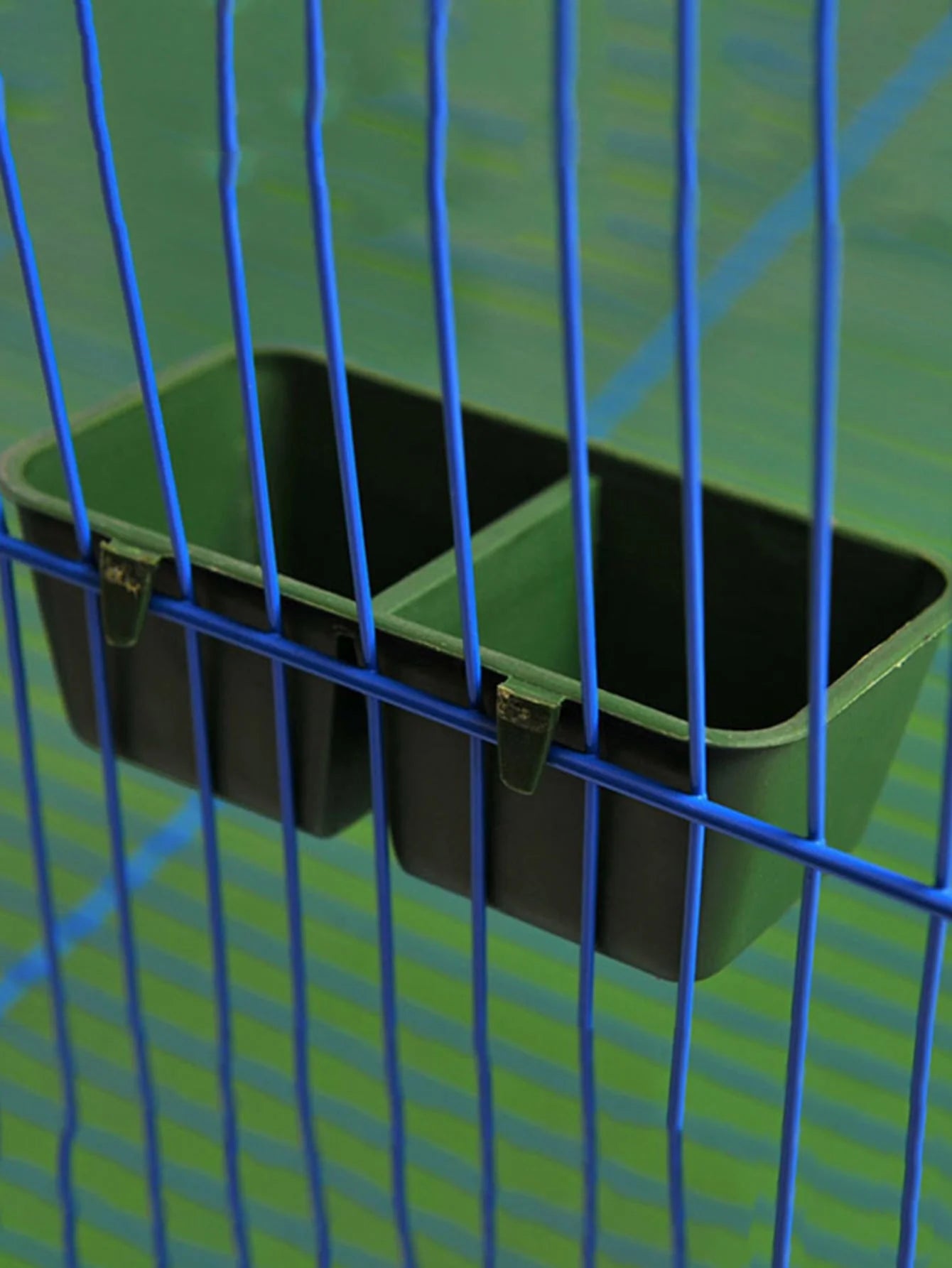 DuoFeed™ 2-in-1 hanging station with integrated food and water dispenser for bird cages, featuring a space-saving design.