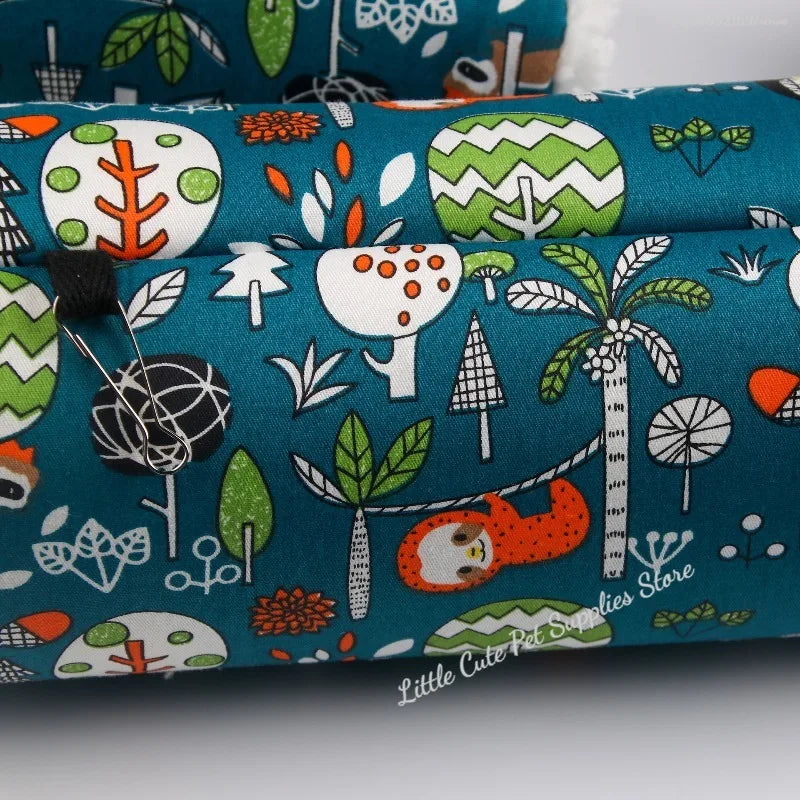 Arctic-Guard small pet bed in heat-retaining velvet, cozy nesting pod for cats and small dogs.