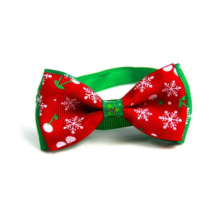 Adjustable Christmas bow tie collar for dogs and cats, featuring festive red and green design by Petivo.